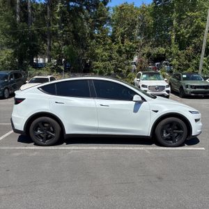 TESLA MODEL Y LONG RANGE - 10