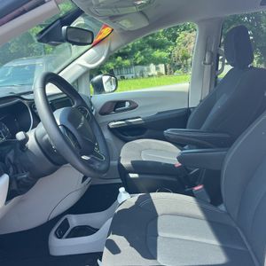 2024 Chrysler VOYAGER LX — фото 29