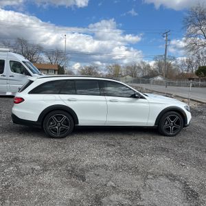 MERCEDES-BENZ E-CLASS - 10