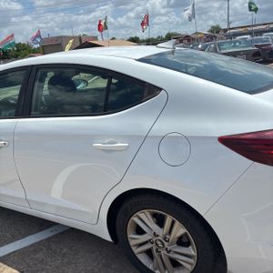 HYUNDAI ELANTRA SEL - 5