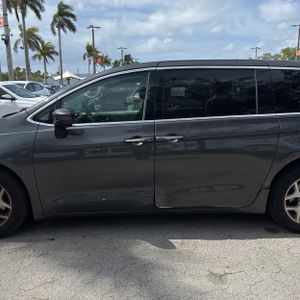 CHRYSLER PACIFICA TOURING PLUS - 4