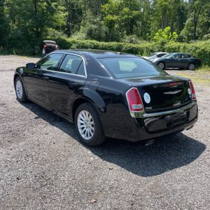 صورة 5 لـ 2013 Chrysler 300 MOTOWN