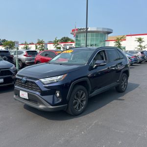 2023 Toyota RAV4 HYBRID XLE PREMIUM — фото 1