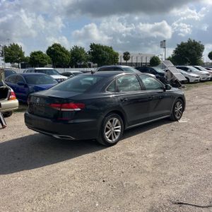 VOLKSWAGEN PASSAT S - 6