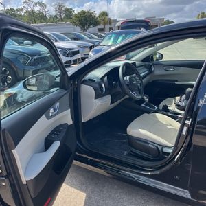 2023 KIA FORTE LXS thumbnail 32