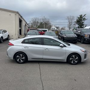 HYUNDAI IONIQ HYBRID SEL - 9