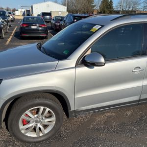 VOLKSWAGEN TIGUAN 2.0T S 4MOTION - 2