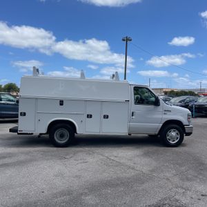 FORD E-350 CUTAWAY - 10