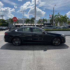 صورة 10 لـ 2024 BMW I5 EDRIVE40