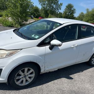 2013 FORD FIESTA SE — фото 2