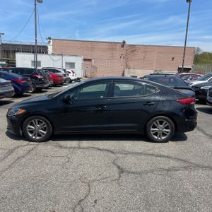 HYUNDAI ELANTRA SE - 3