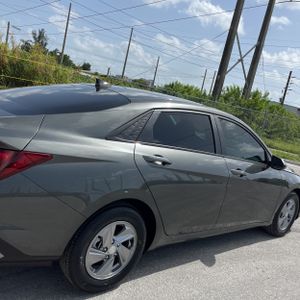صورة 9 لـ 2024 Hyundai ELANTRA SE