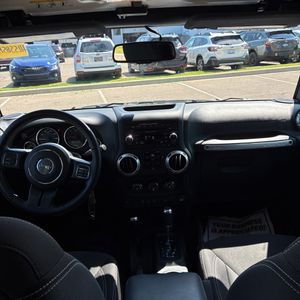 صورة مصغرة 36 لـ 2017 JEEP WRANGLER UNLIMITED SAHARA