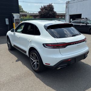 2023 Porsche MACAN photo 5