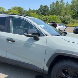 2021 Toyota RAV4 XLE — миниатюра 13