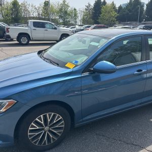 VOLKSWAGEN JETTA SE - 2