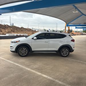 HYUNDAI TUCSON SE - 3