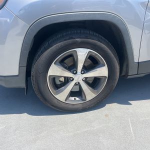 2020 JEEP CHEROKEE LIMITED — миниатюра 17