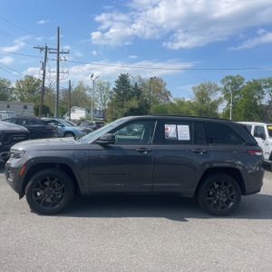 JEEP GRAND CHEROKEE 4XE 30TH ANNIVERSARY - 3