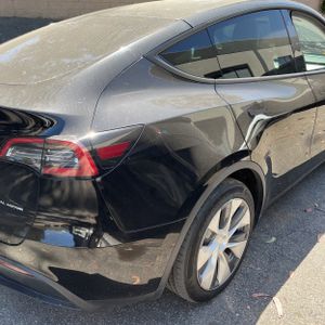 TESLA MODEL Y LONG RANGE - 9