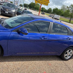 HYUNDAI ELANTRA SE - 4