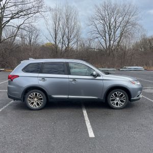 MITSUBISHI OUTLANDER SE - 10