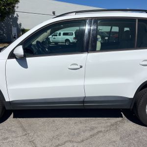 VOLKSWAGEN TIGUAN 2.0T S - 4