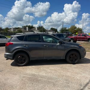 2015 Toyota RAV4 LE — фото 10