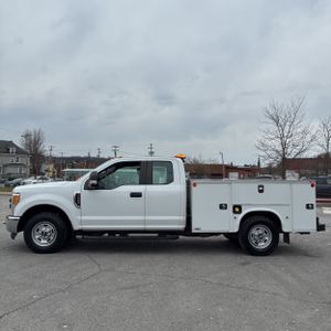 Ford F-350 Super Duty XL - 2