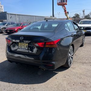 NISSAN ALTIMA SR FWD - 8