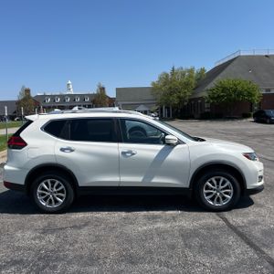 NISSAN ROGUE SV - 10