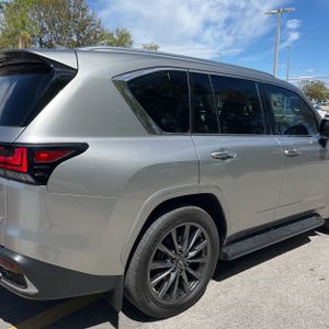 LEXUS LX 600 F SPORT HANDLING - 9