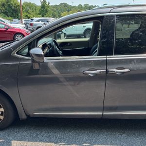 2019 Chrysler PACIFICA TOURING L photo 3