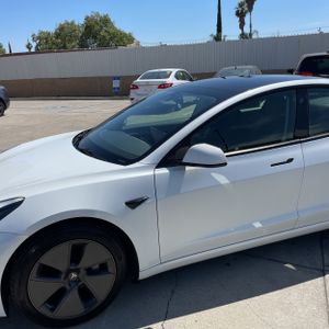 TESLA MODEL 3 BASE - 2