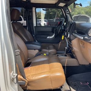 2012 JEEP WRANGLER UNLIMITED SAHARA — миниатюра 32