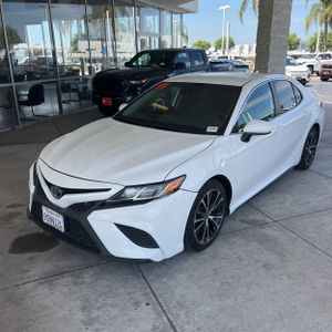 2020 Toyota CAMRY SE photo 1