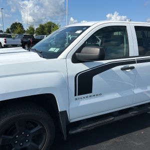 2017 Chevrolet SILVERADO 1500 CUSTOM — фото 2