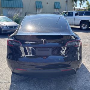 TESLA MODEL Y LONG RANGE - 7