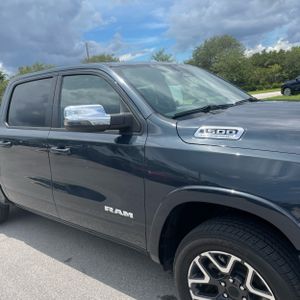 2026 RAM 1500 LARAMIE CREW CAB 4X4 5'7" BOX — фото 13