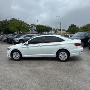 VOLKSWAGEN JETTA SE - 3