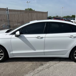 FORD FUSION SE - 4