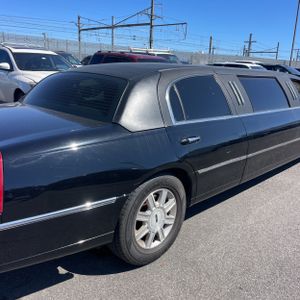 LINCOLN TOWN CAR EXECUTIVE - 9