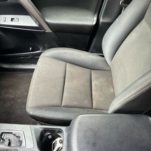 صورة 84 لـ 2017 Toyota RAV4 LE