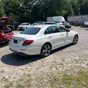 صورة 8 لـ 2017 Mercedes-BENZ E-CLASS