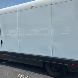 2024 Rivian DELIVERY ECV 500 CARGO VAN — фото 6