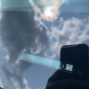 2021 Toyota RAV4 LE — миниатюра 50