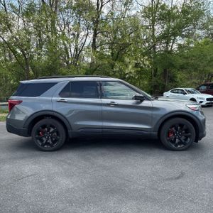 FORD EXPLORER ST - 10