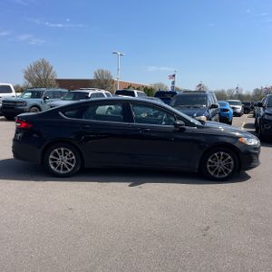 FORD FUSION SE - 10