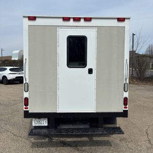 FORD E-350 CUTAWAY - 7