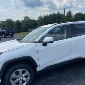 صورة 2 لـ 2021 Toyota RAV4 LE